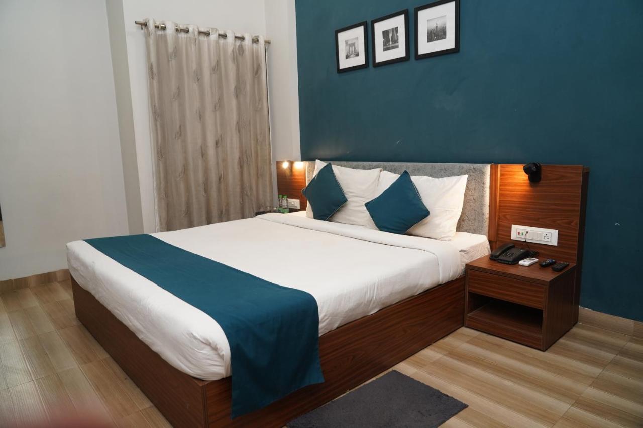 Hotel Ballfin Indore 인도르 외부 사진