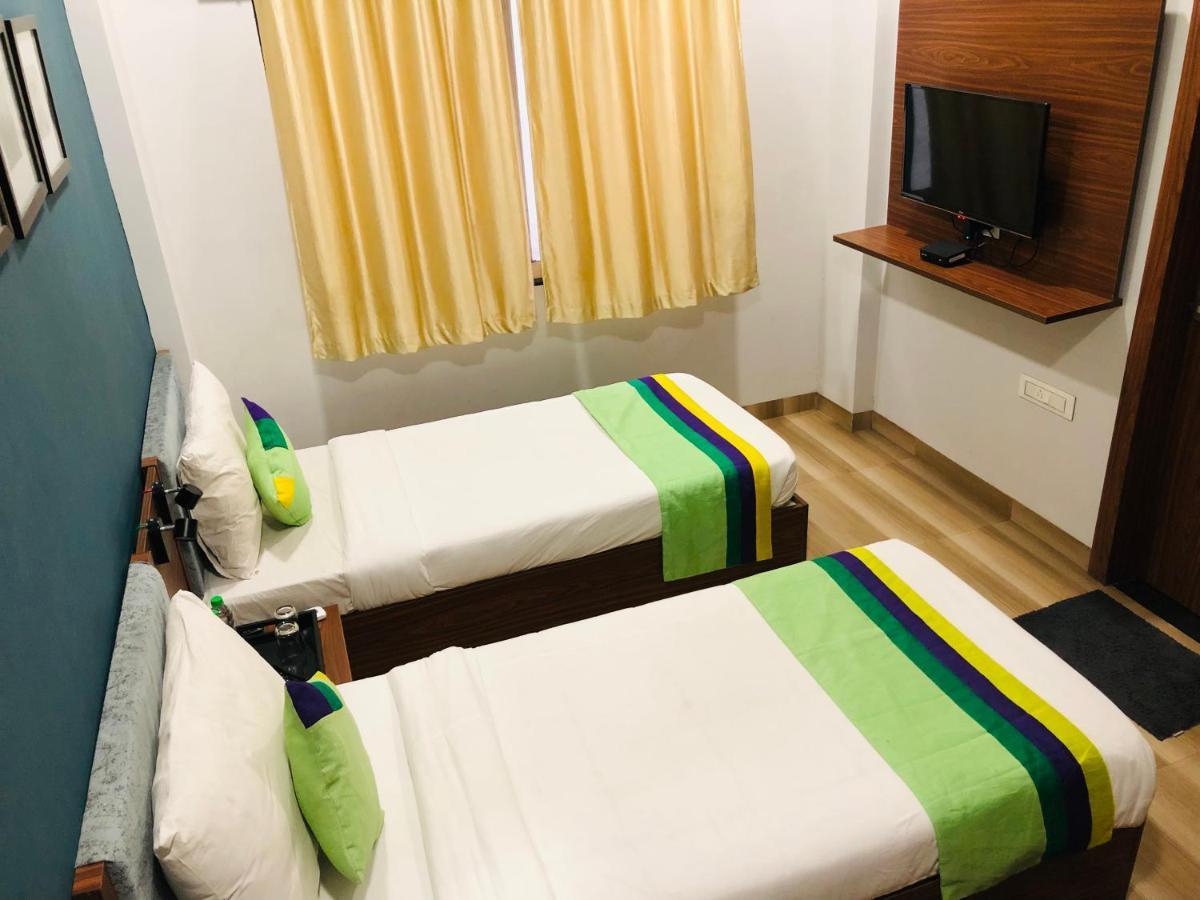 Hotel Ballfin Indore 인도르 외부 사진