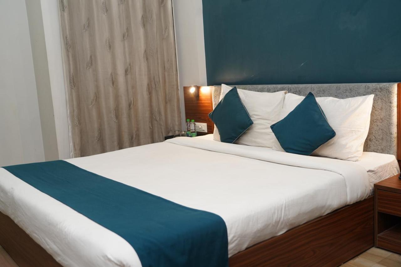 Hotel Ballfin Indore 인도르 외부 사진