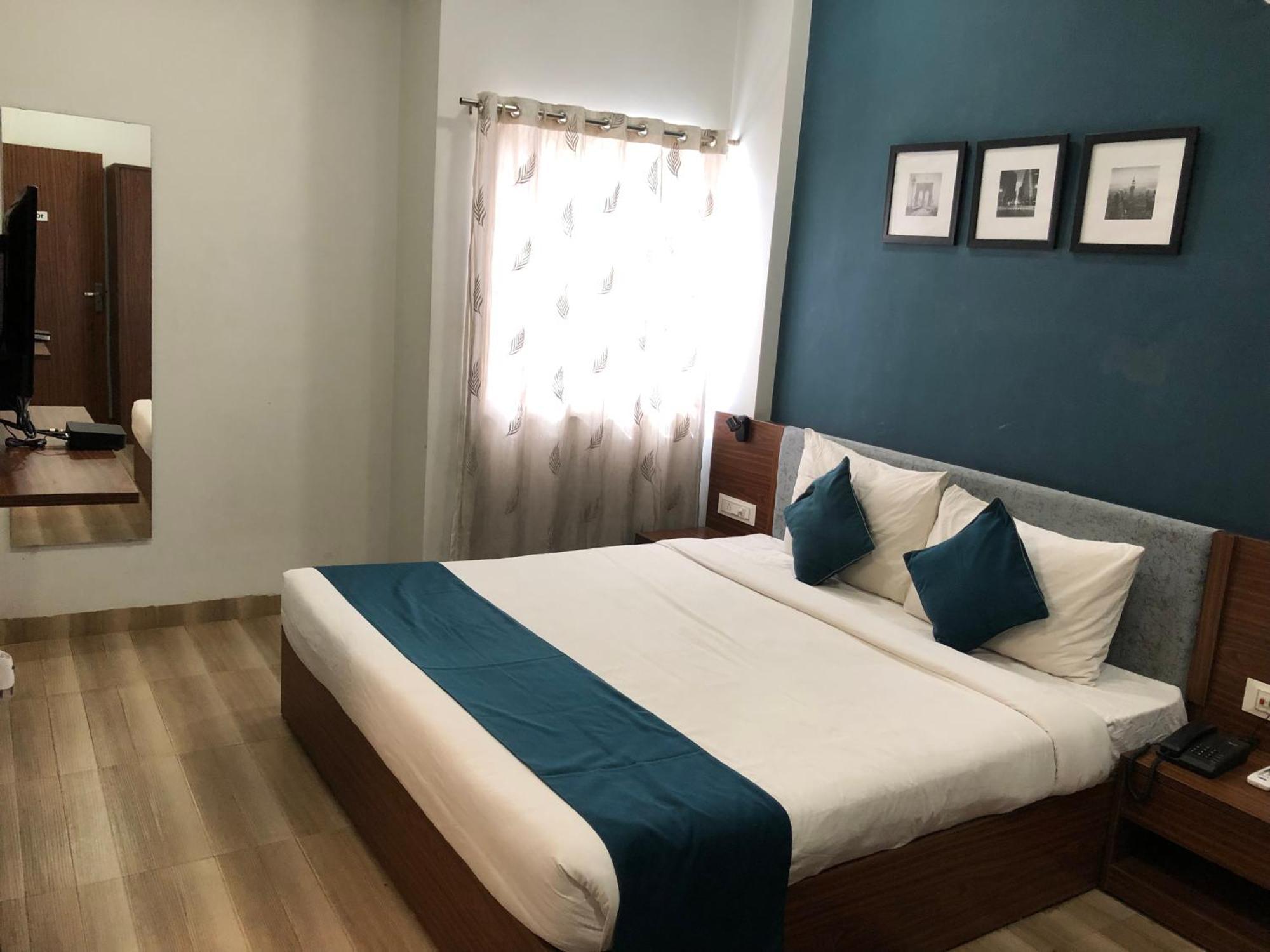 Hotel Ballfin Indore 인도르 외부 사진