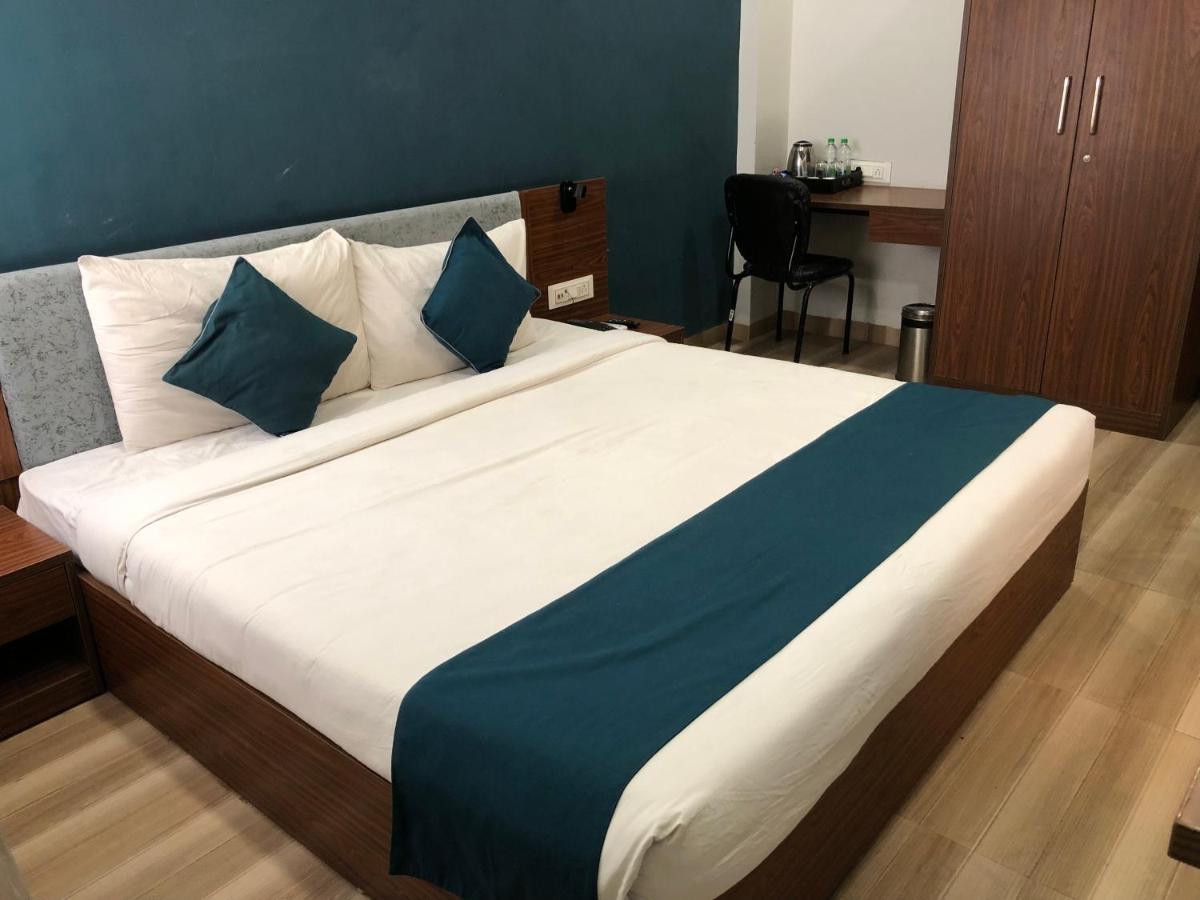 Hotel Ballfin Indore 인도르 외부 사진