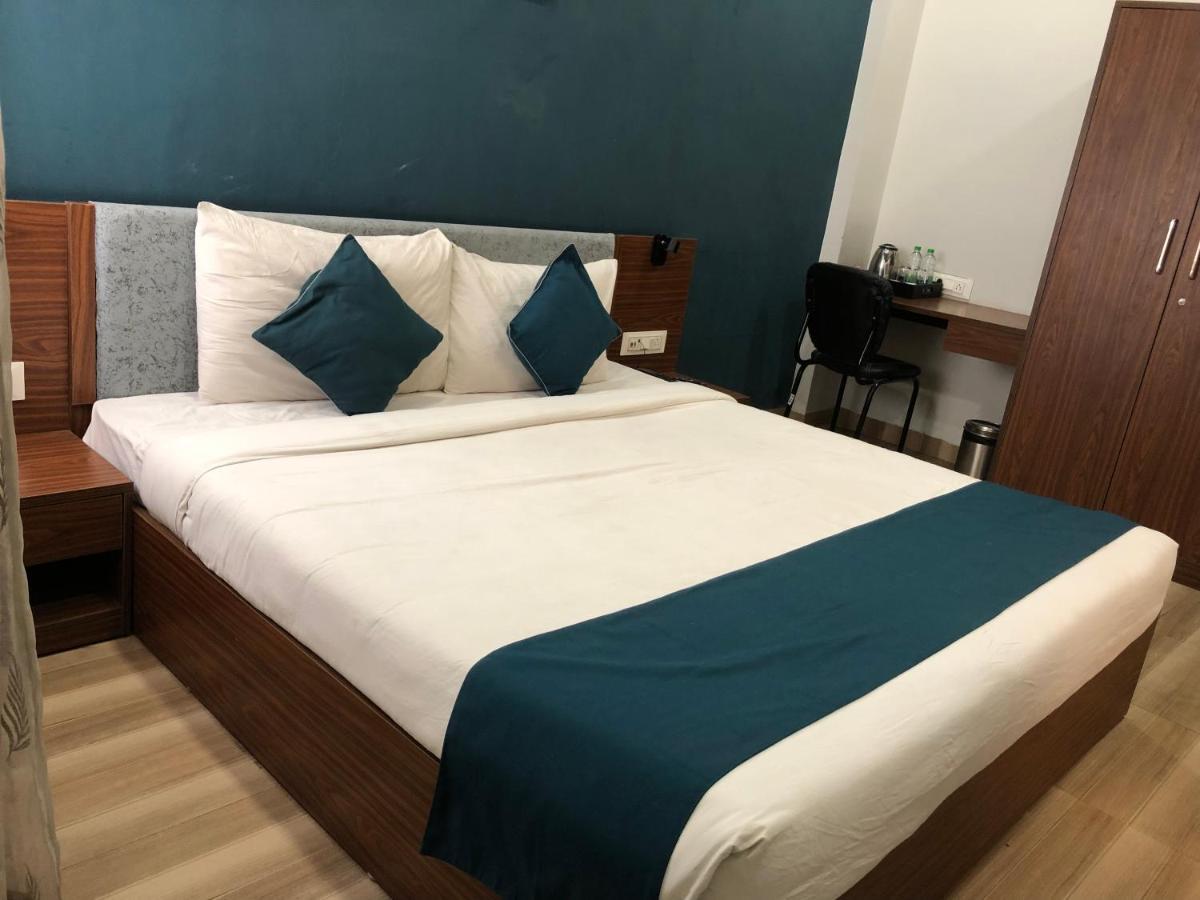 Hotel Ballfin Indore 인도르 외부 사진