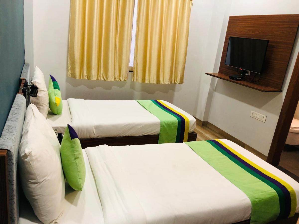 Hotel Ballfin Indore 인도르 외부 사진