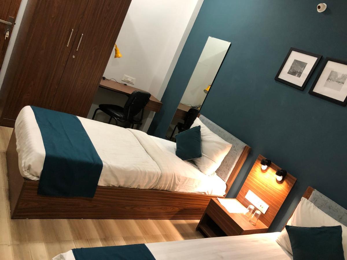 Hotel Ballfin Indore 인도르 외부 사진