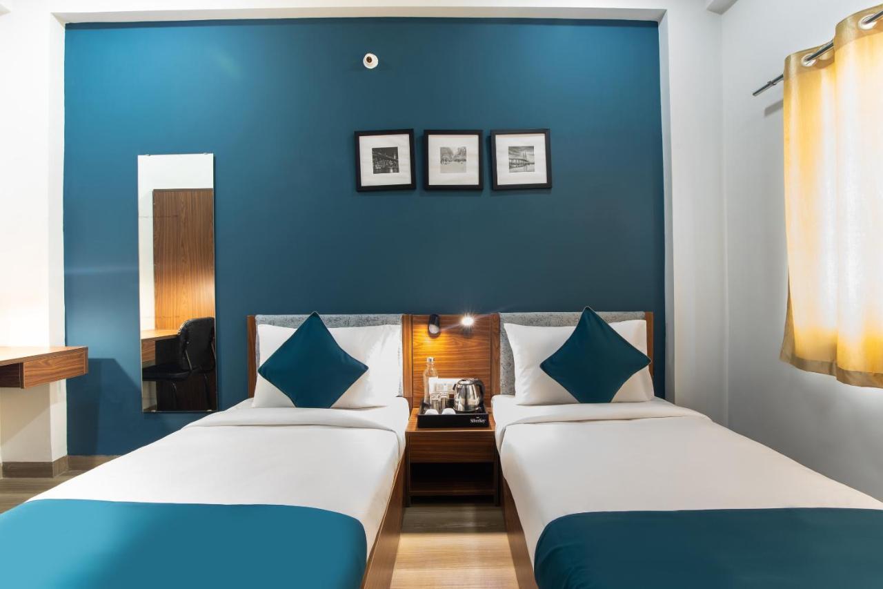 Hotel Ballfin Indore 인도르 외부 사진